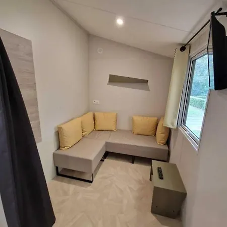 4 Etoiles - Parc Aquatique - Efah0b Campingplatz Saint-Geniez-dʼOlt