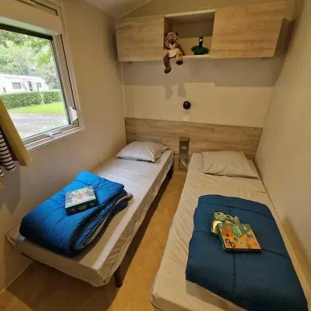 4 Etoiles - Parc Aquatique - Efah0b Campingplatz Saint-Geniez-dʼOlt