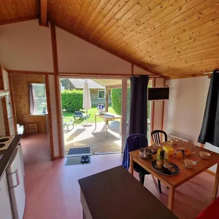 Campingplatz 4 Etoiles - Parc Aquatique - Efah0b Saint-Geniez-dʼOlt