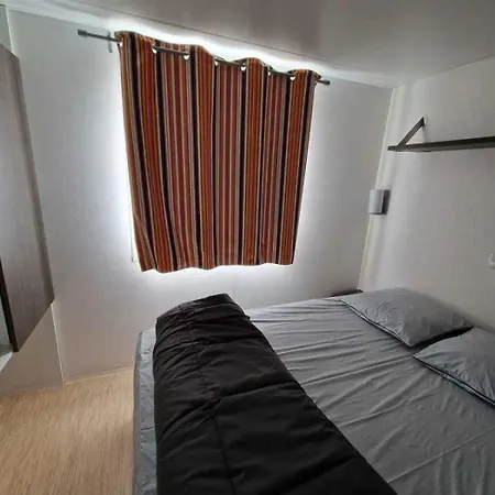 Campingplatz 4 Etoiles - Parc Aquatique - Efah0b Saint-Geniez-dʼOlt